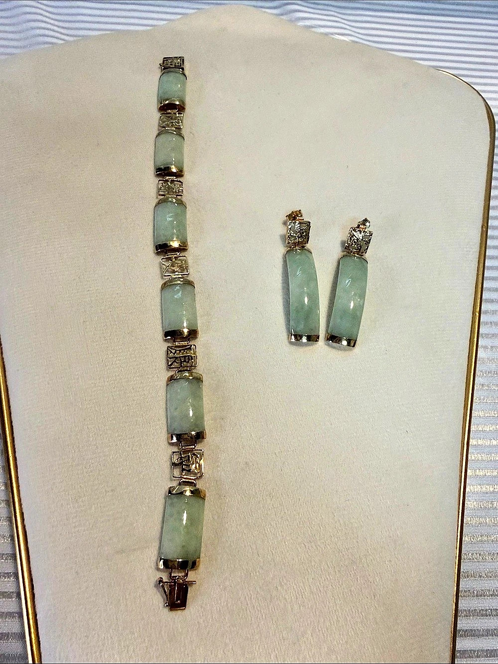 14 K Gold and Green Jadeite Bracelet & Earrings Set